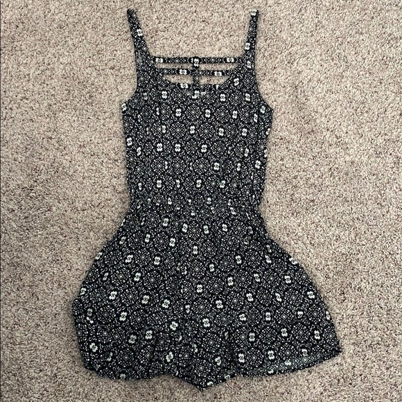 Black and white strappy romper - Picture 2 of 2